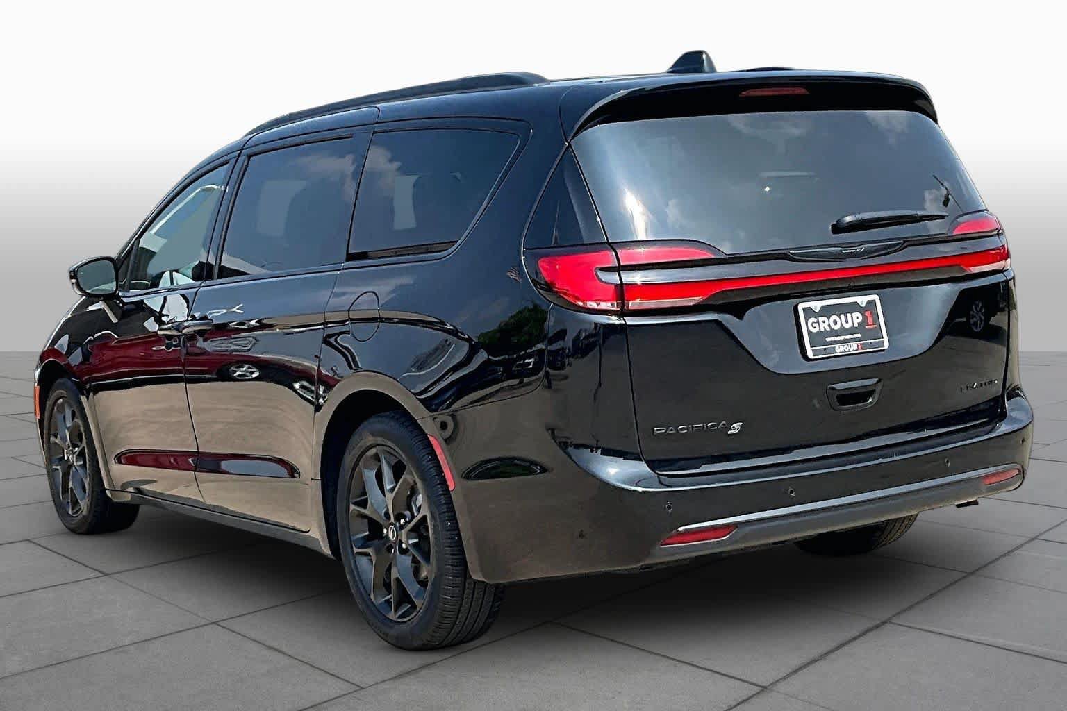 Used 2025 Chrysler Pacifica Limited FWD image 10
