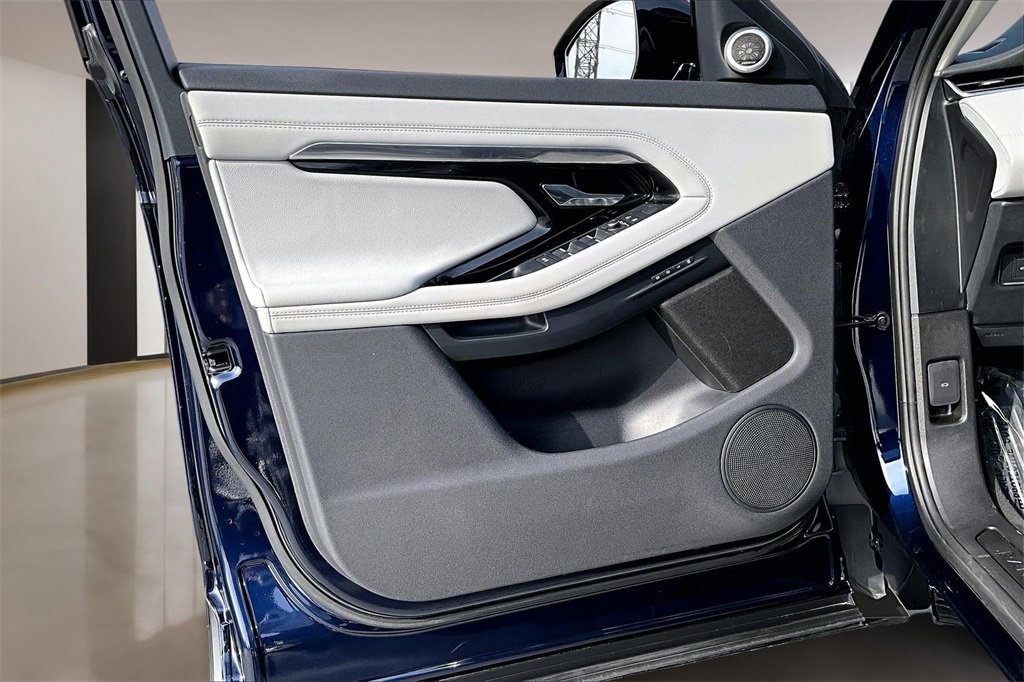 Used 2022 Land Rover Range Rover Evoque SE image 18