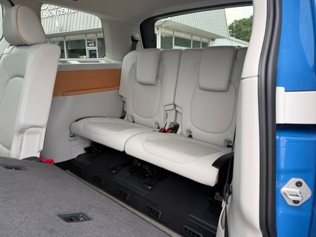 Used 2025 Volkswagen ID. Buzz 1st Edition RWD image 7