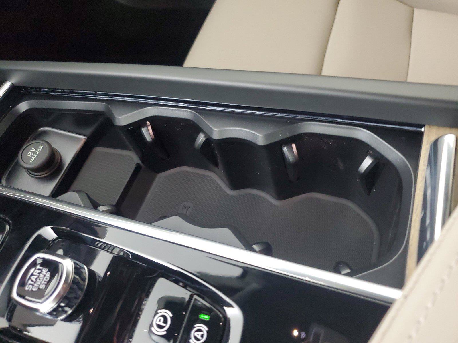 New 2027 Volvo XC60 B5 Plus AWD/4WD image 31