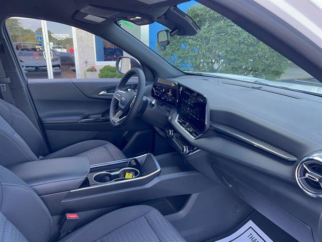 Used 2025 Chevrolet Equinox LT AWD/4WD image 12