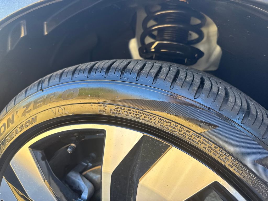 Certified 2025 Volvo XC40 B5 Ultra w/ Protection Package image 32