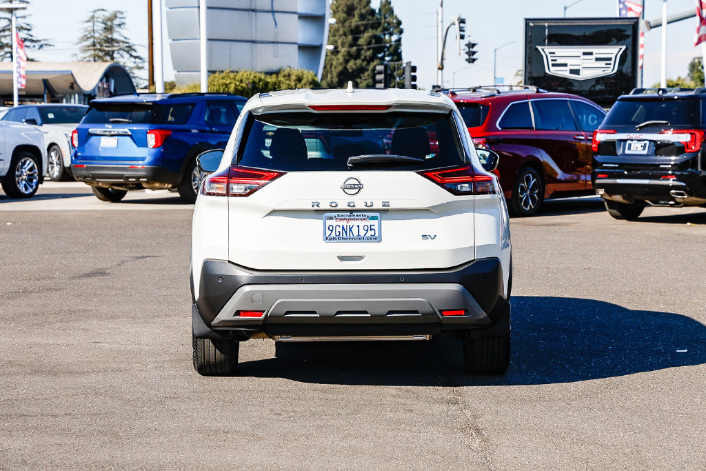 Used 2023 Nissan Rogue SV FWD image 3