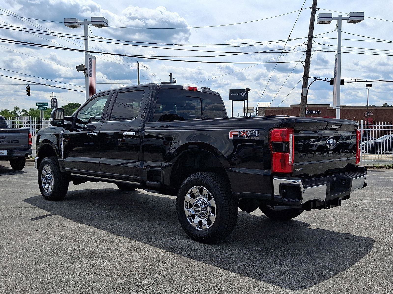 Used 2023 Ford F250 Lariat w/ Lariat Ultimate Package AWD/4WD image 4
