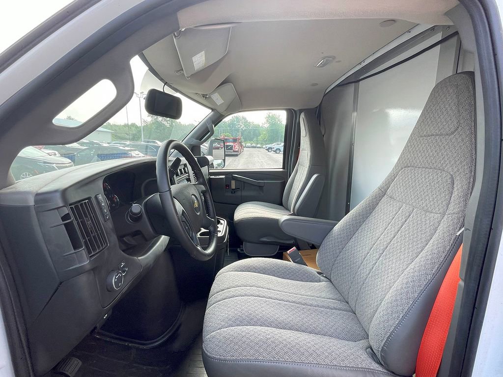 Used 2022 Chevrolet Express 3500 CUTWAY w/ Power Convenience Package image 33
