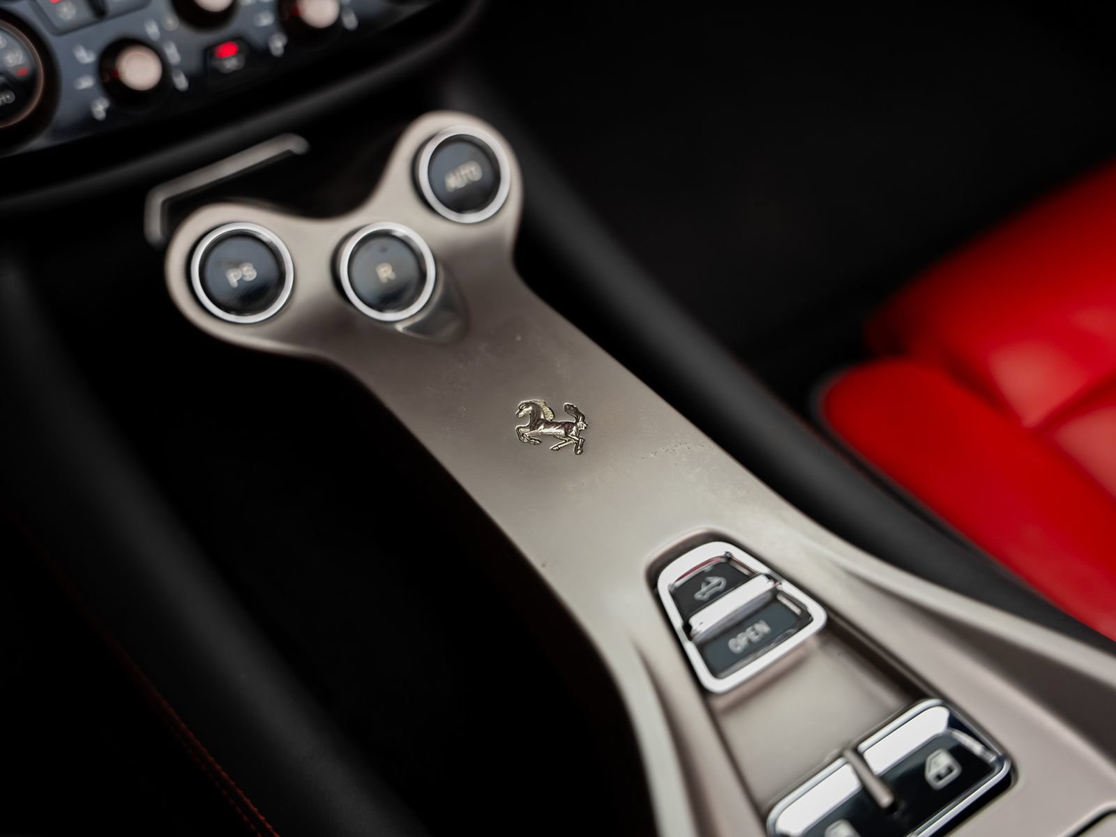 Used 2010 Ferrari California RWD image 55