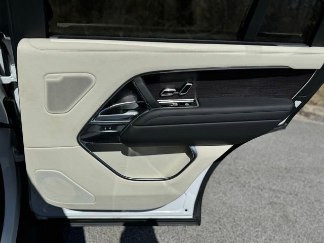Used 2022 Land Rover Range Rover Long Wheelbase SE image 15