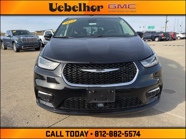 Used 2024 Chrysler Pacifica Touring-L image 14