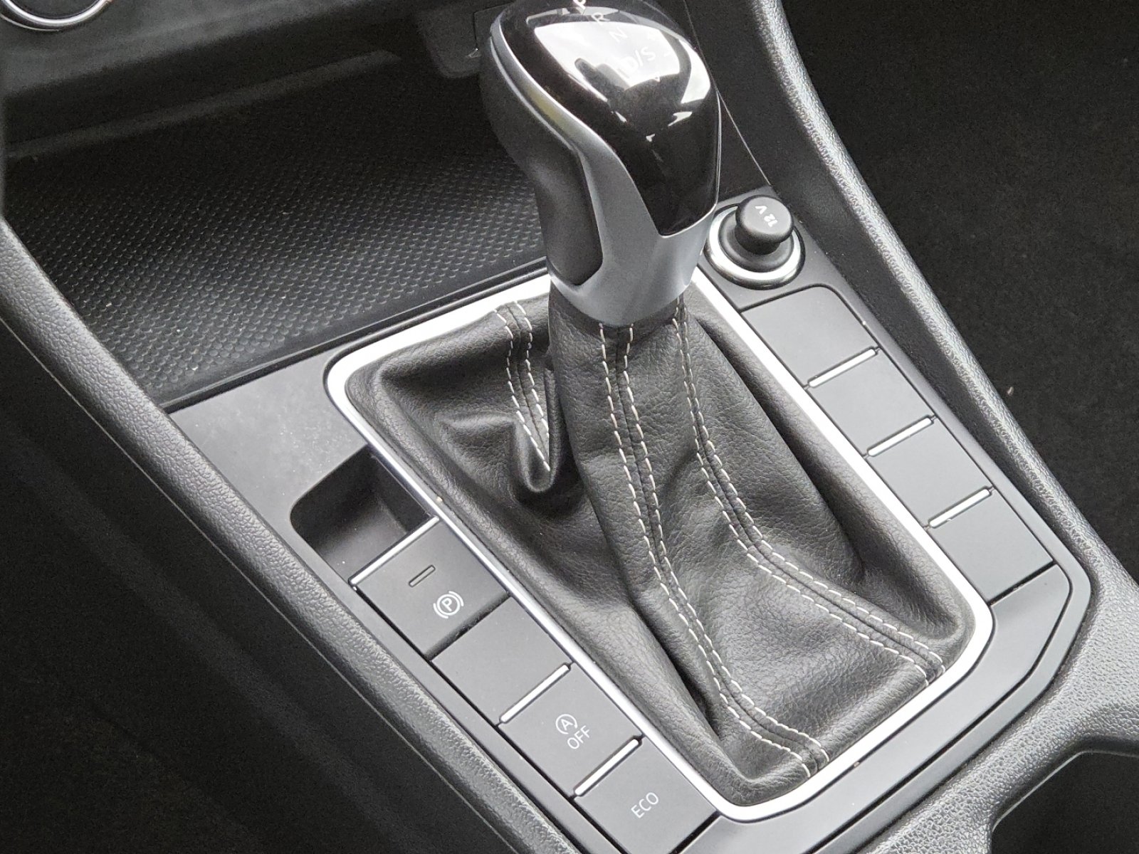 Used 2024 Volkswagen Jetta S image 30