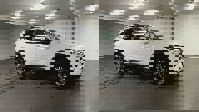 Used 2025 Chevrolet Trax LT w/ LT Convenience Package image 2