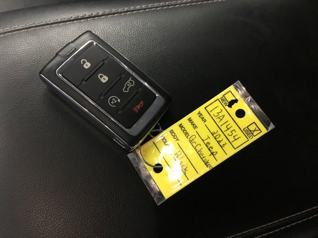 Used 2023 Jeep Grand Cherokee L Limited AWD/4WD image 26