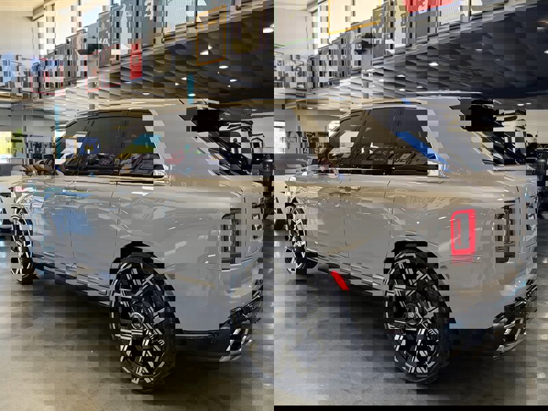 Used 2025 Rolls-Royce Cullinan image 6