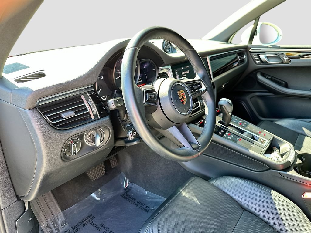 Certified 2023 Porsche Macan AWD/4WD image 4