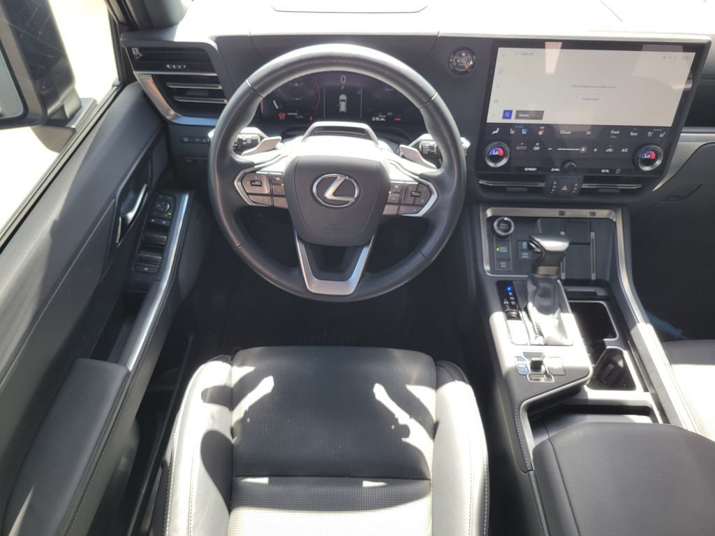 Used 2024 Lexus GX 550 w/ Accessory Package (31) AWD/4WD image 15