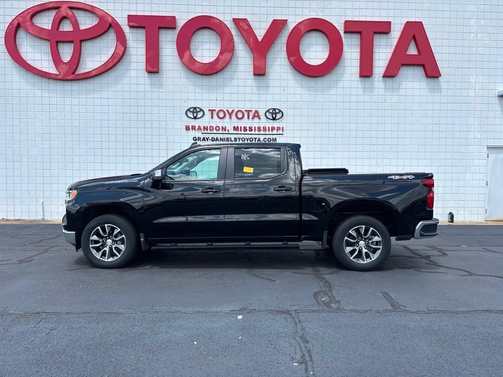Used 2023 Chevrolet Silverado 1500 LT AWD/4WD image 5