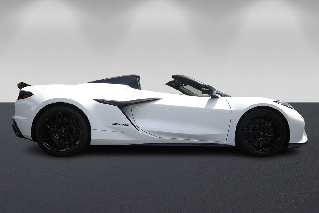 Used 2026 Chevrolet Corvette Z06 RWD image 2
