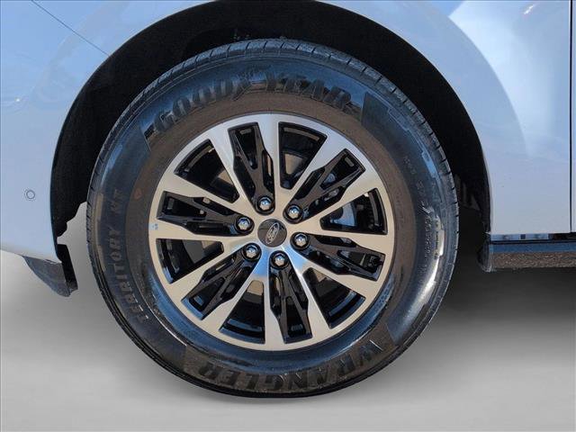 Used 2025 Ford Expedition Platinum image 27