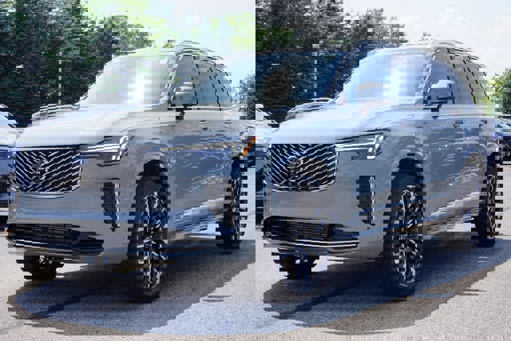 New 2026 Volvo XC90 T8 Plus image 3