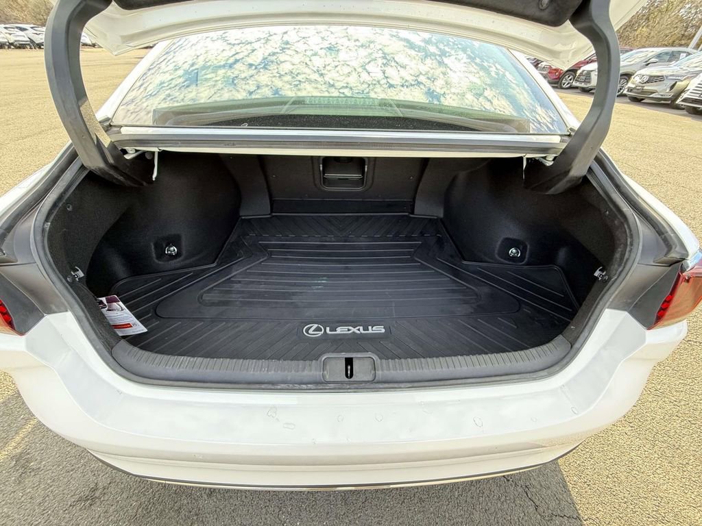 Used 2024 Lexus ES 300h w/ Premium Package image 28