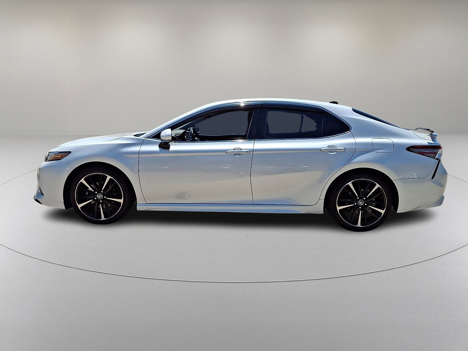 Used 2019 Toyota Camry XSE FWD image 6