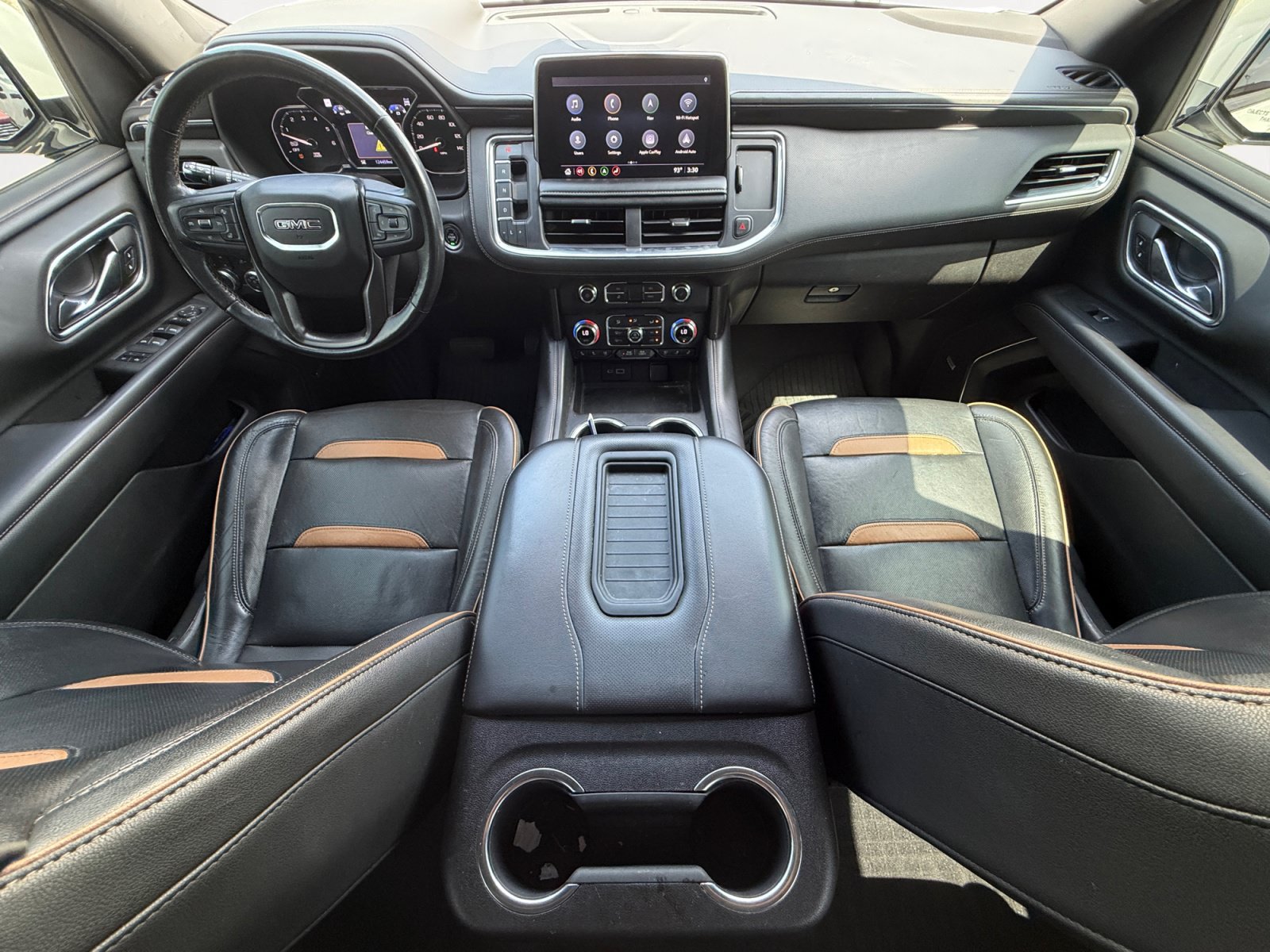 Used 2021 GMC Yukon AT4 w/ Rear Media and Nav Package AWD/4WD image 3