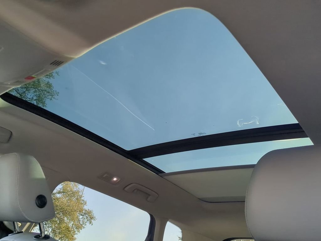 Used 2024 Volkswagen Taos SE image 21