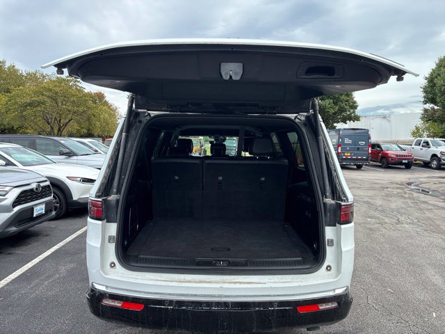 Used 2024 Jeep Wagoneer L Series III w/ Flexible Seating Group AWD/4WD image 6