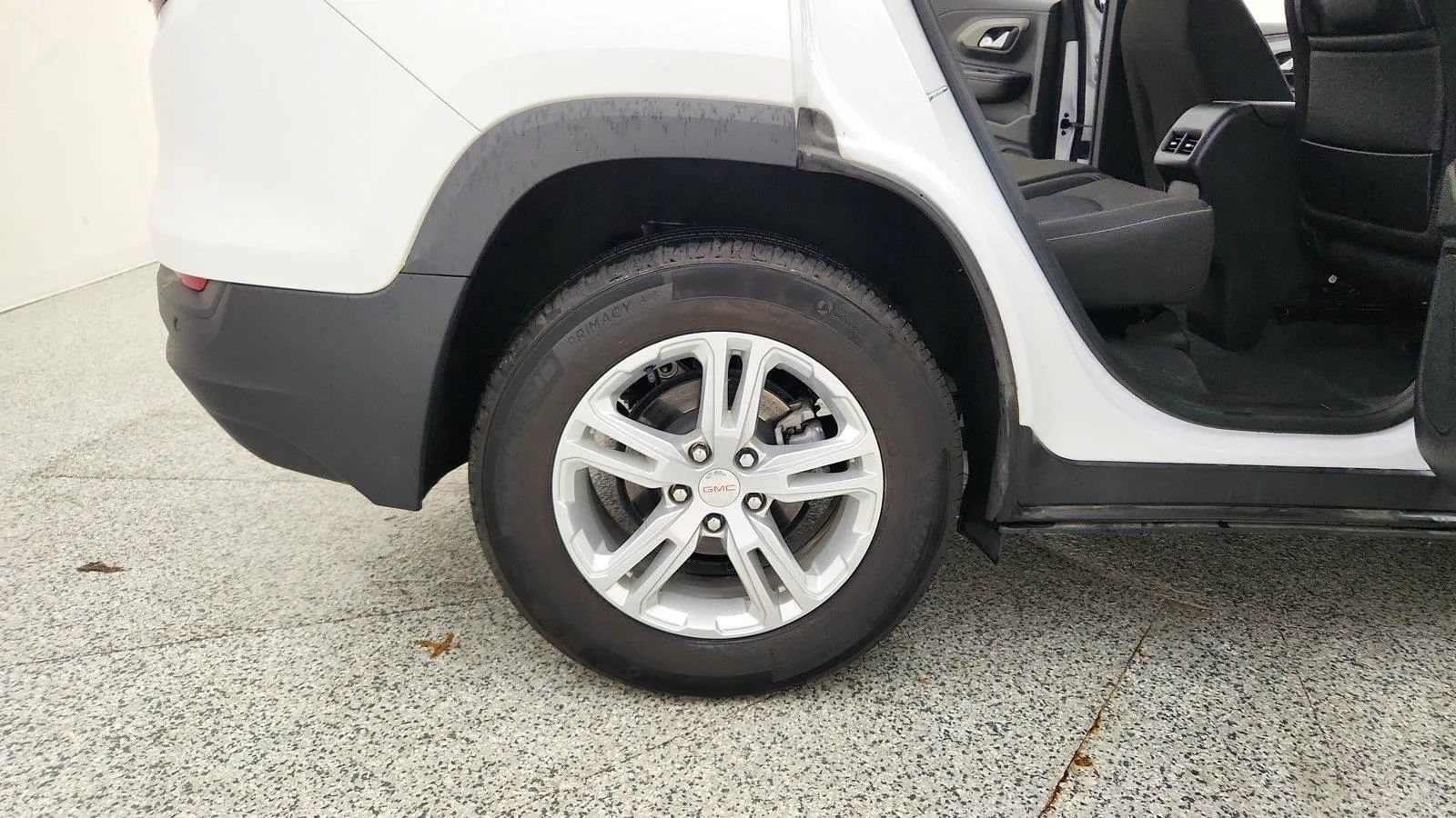 Used 2024 GMC Terrain SLE w/ Driver Convenience Package FWD image 32