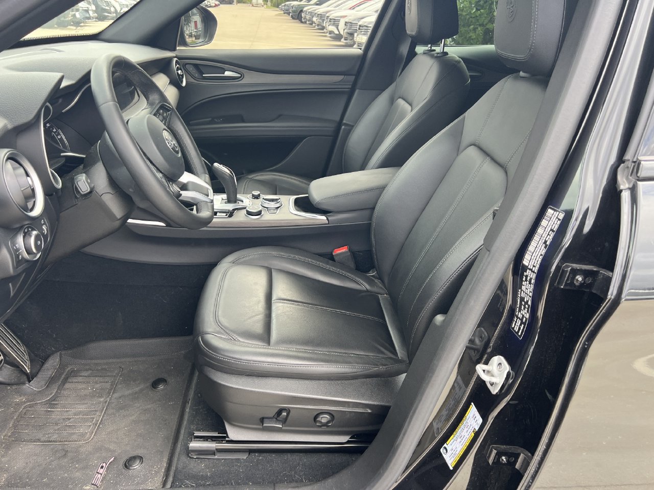Used 2022 Alfa Romeo Stelvio Ti AWD/4WD image 5