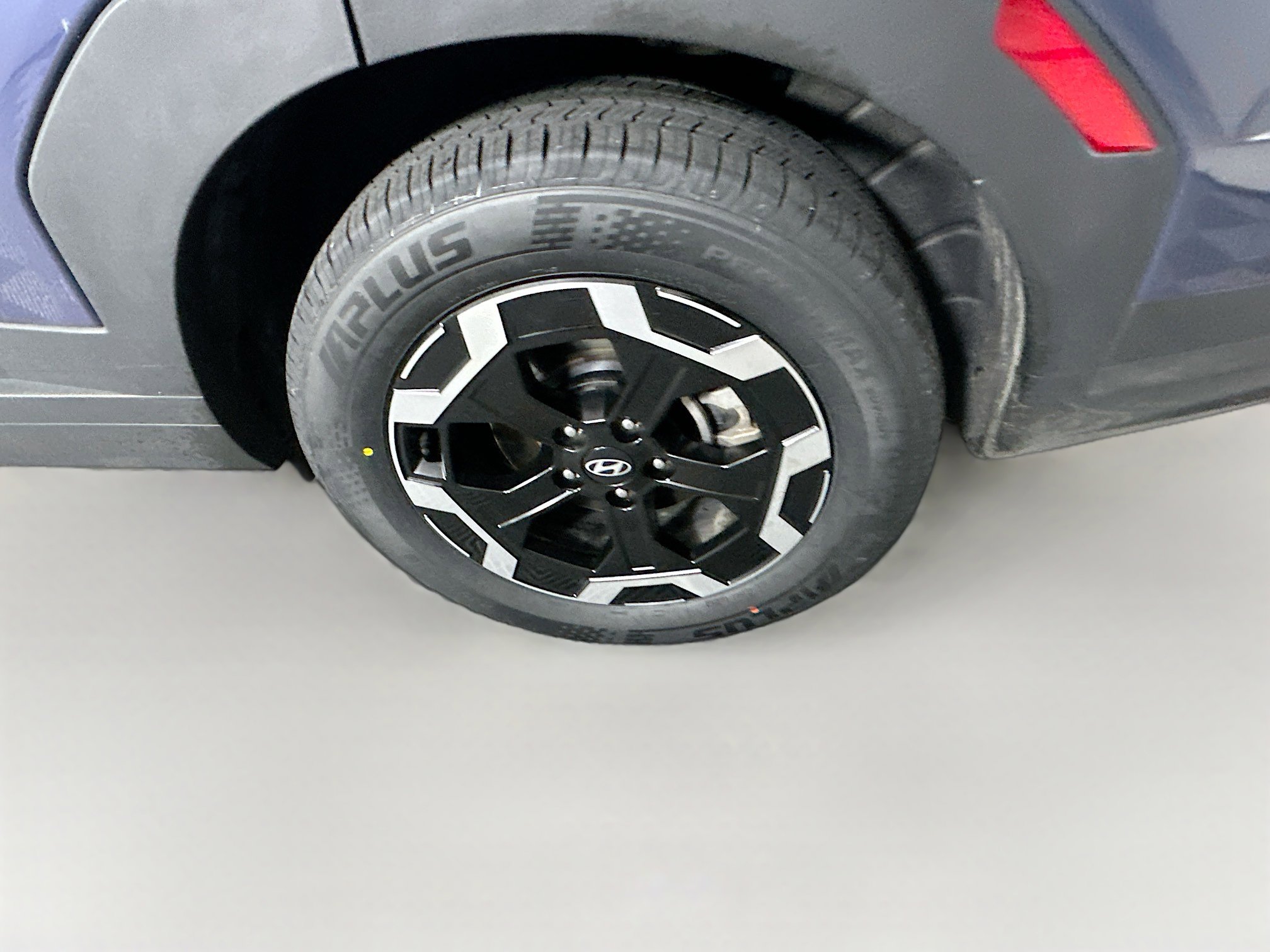 Used 2025 Hyundai Santa Fe SEL FWD image 11