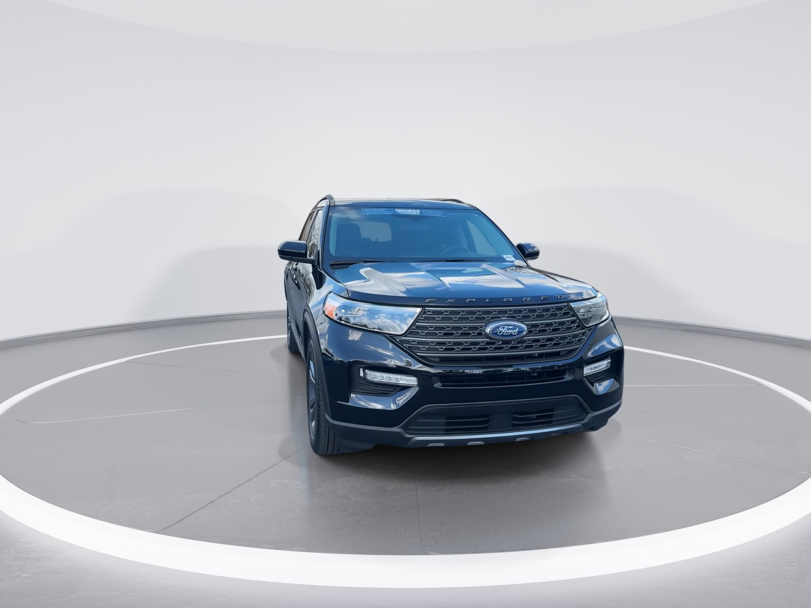 Used 2023 Ford Explorer XLT w/ Equipment Group 202A AWD/4WD image 3