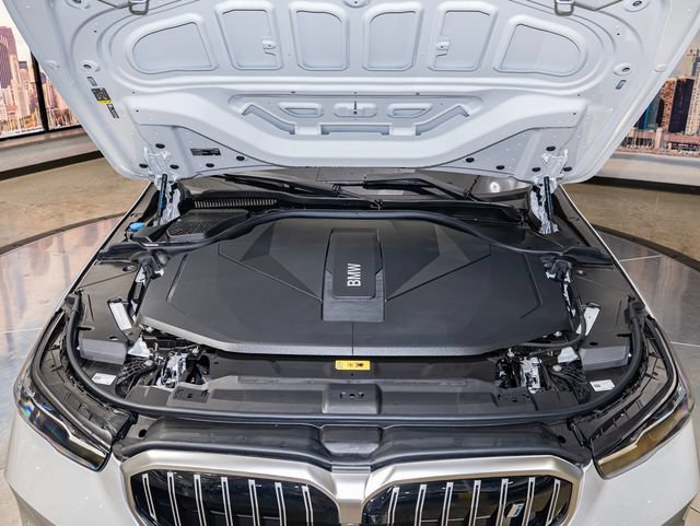 Used 2027 BMW i5 xDrive40 w/ Premium Package AWD/4WD image 5