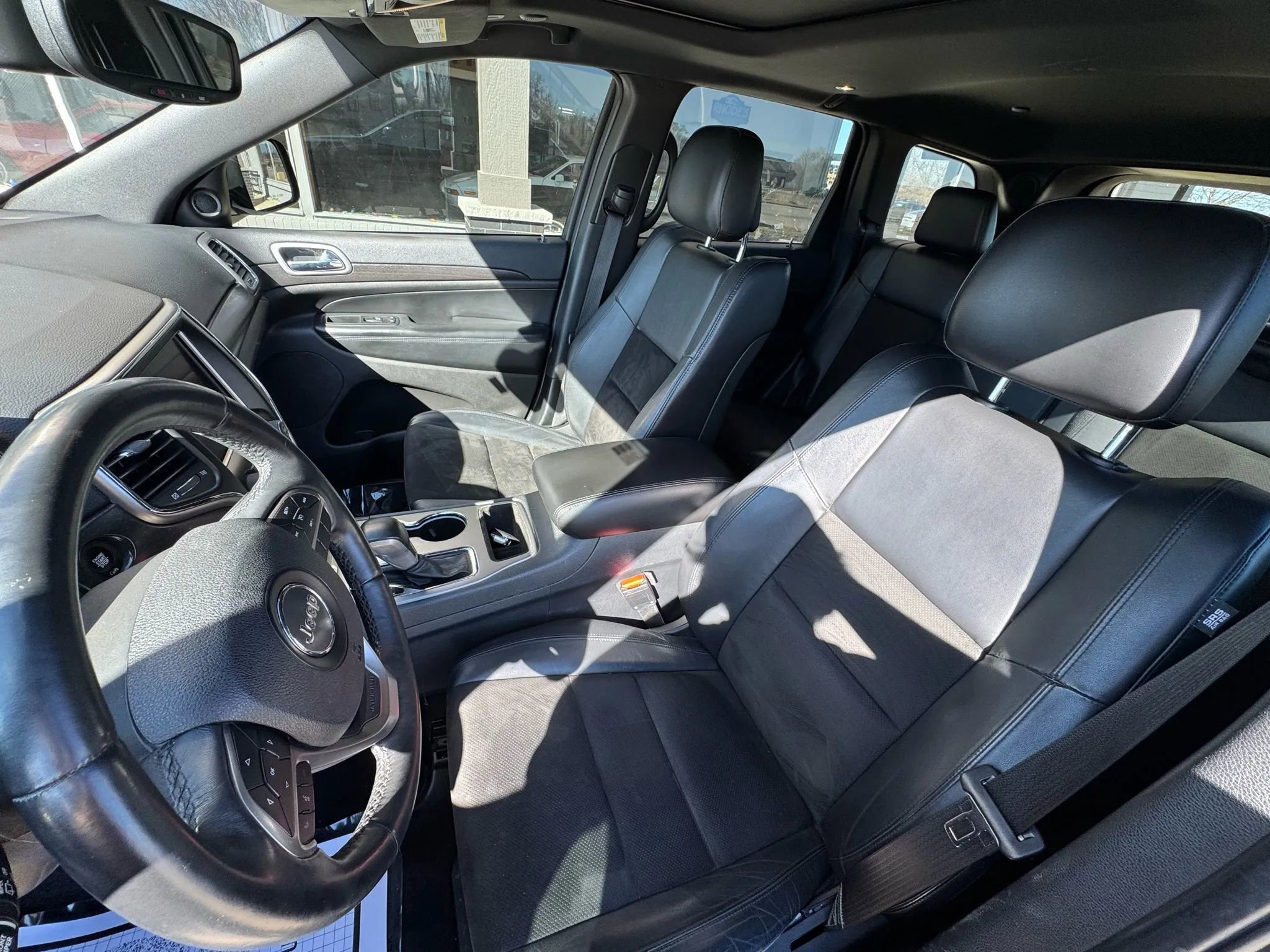 Used 2018 Jeep Grand Cherokee Altitude image 11