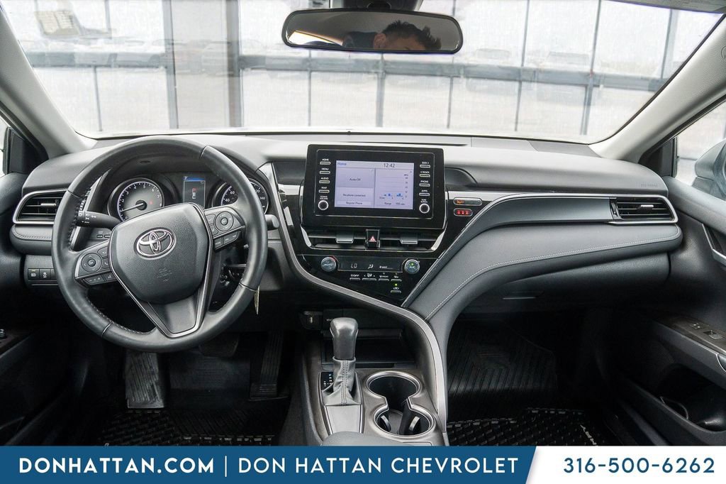Used 2023 Toyota Camry SE image 4