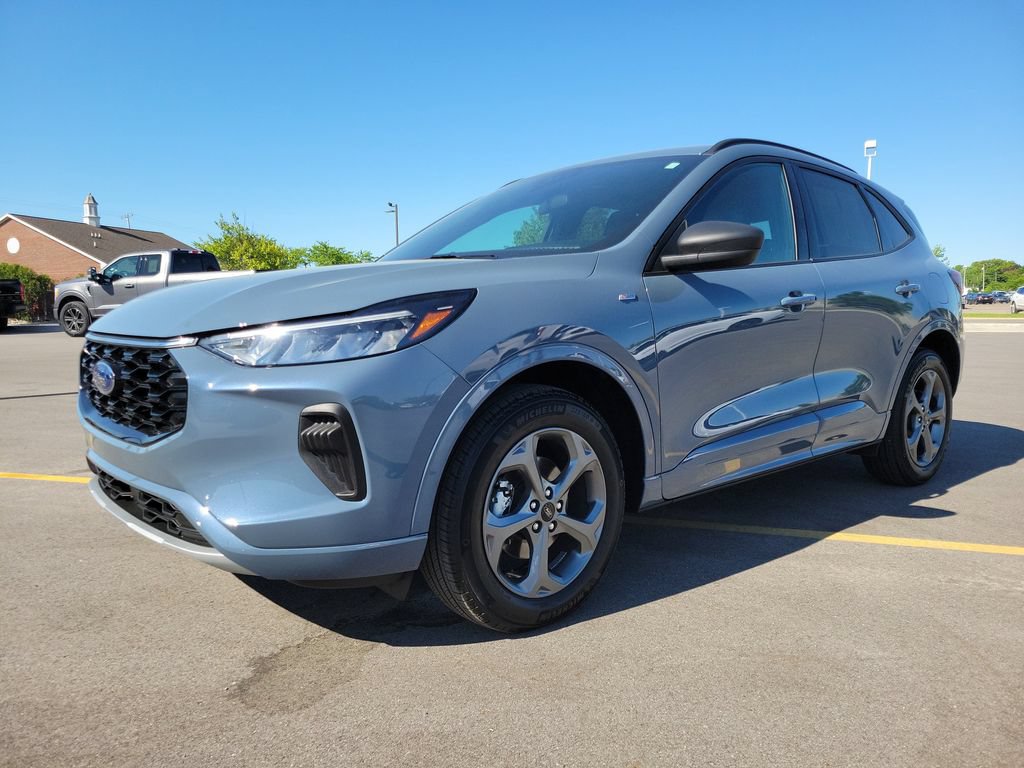 Used 2024 Ford Escape ST-Line w/ Tech Pack #1 AWD/4WD image 2