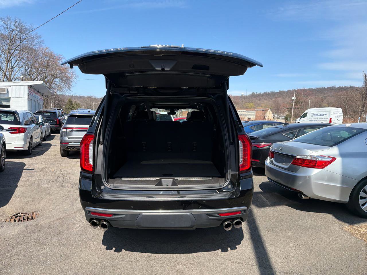 Used 2021 GMC Yukon XL Denali w/ Denali Premium Package image 10