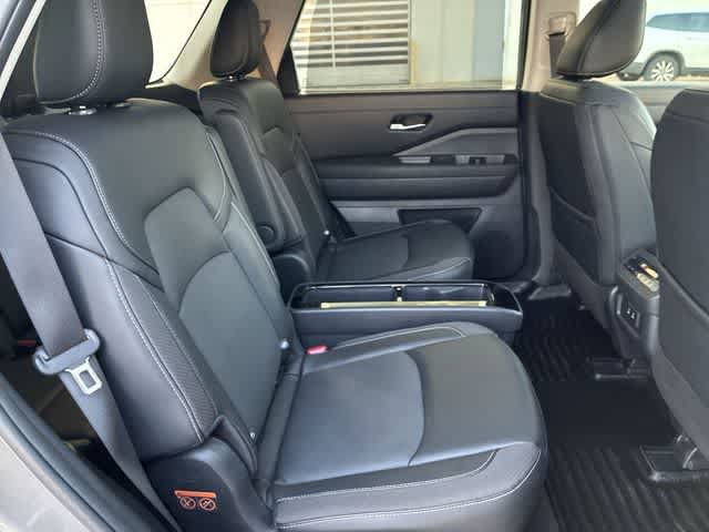 Used 2026 Nissan Pathfinder SL w/ SL Premium Package FWD image 22
