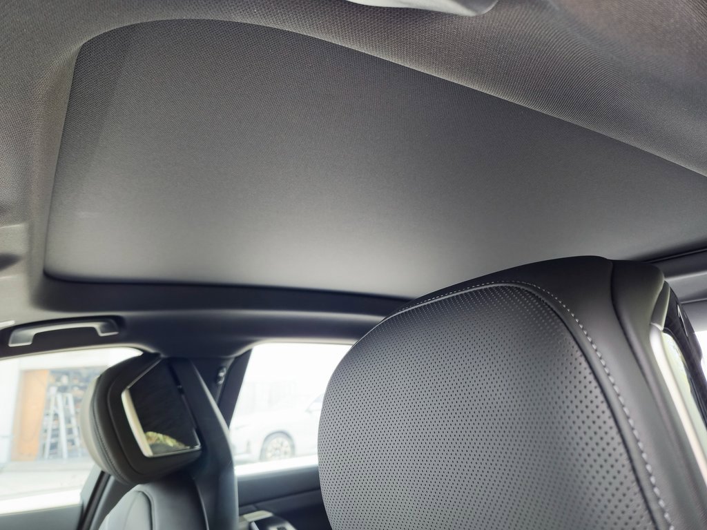 New 2026 BMW 750e xDrive w/ Premium Package image 16