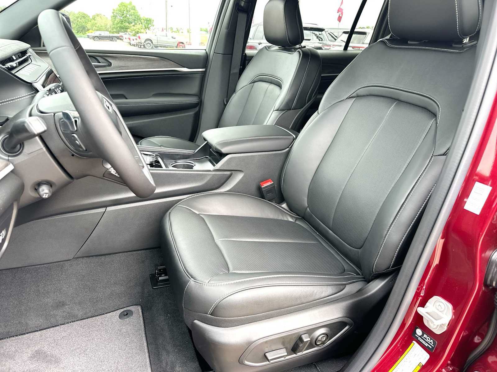 New 2026 Jeep Grand Cherokee L Limited AWD/4WD image 17