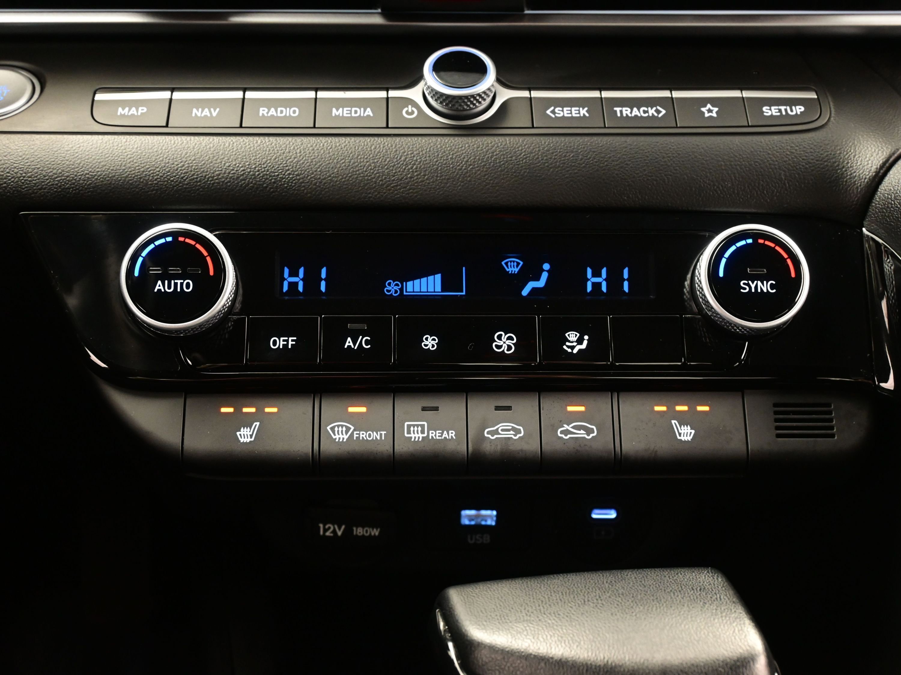 Certified 2025 Hyundai Elantra SEL image 20