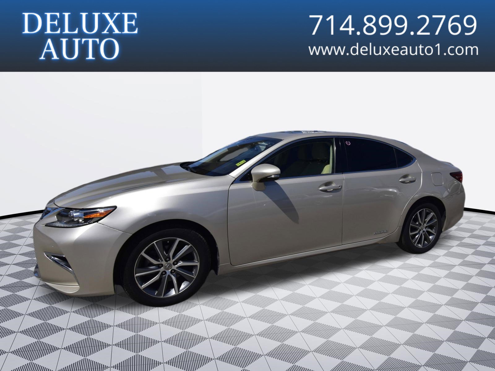 Used 2018 Lexus ES 300h w/ Navigation Package