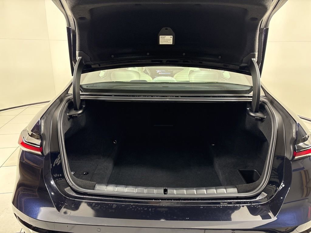 Used 2024 BMW 760i xDrive w/ Executive Package image 28