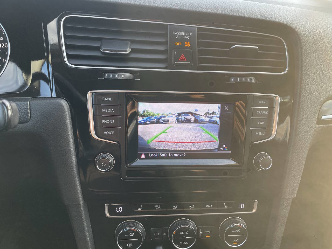 Used 2015 Volkswagen Golf SEL image 32