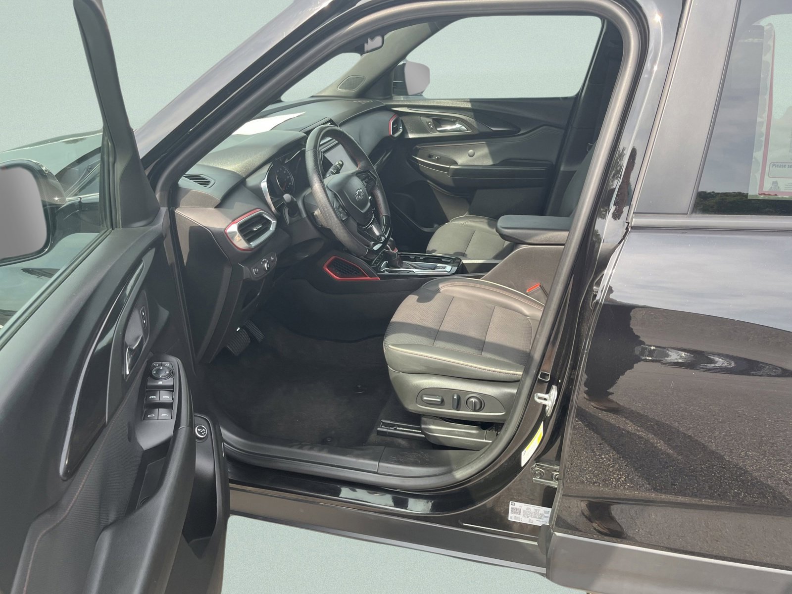 Used 2023 Chevrolet TrailBlazer RS w/ Sun and Liftgate Package image 14