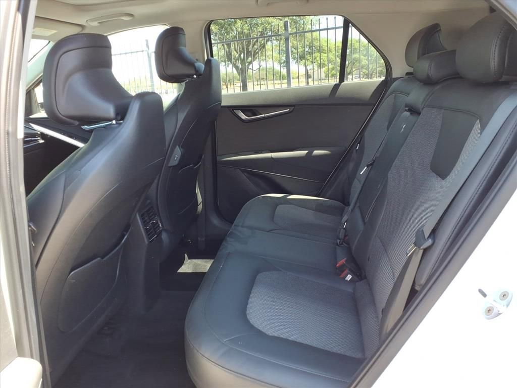 Used 2023 Kia Niro EX Touring image 18