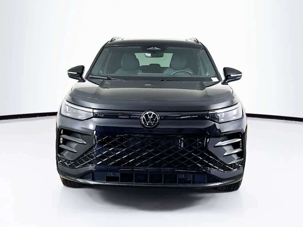 Used 2025 Volkswagen Tiguan SE R-Line AWD/4WD image 6