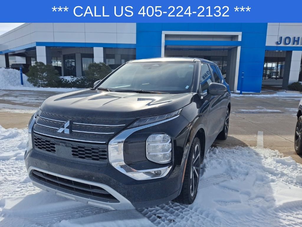 Used 2024 Mitsubishi Outlander SE Black Edition image 5