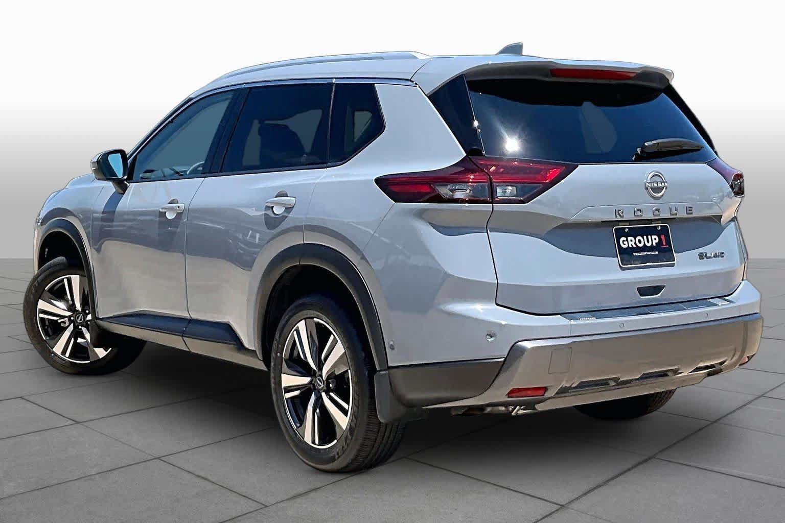 Certified 2025 Nissan Rogue SL AWD/4WD image 11