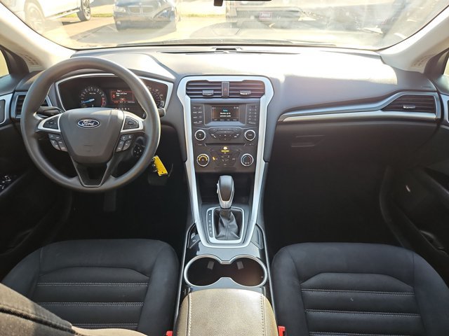 Used 2015 Ford Fusion SE FWD image 16