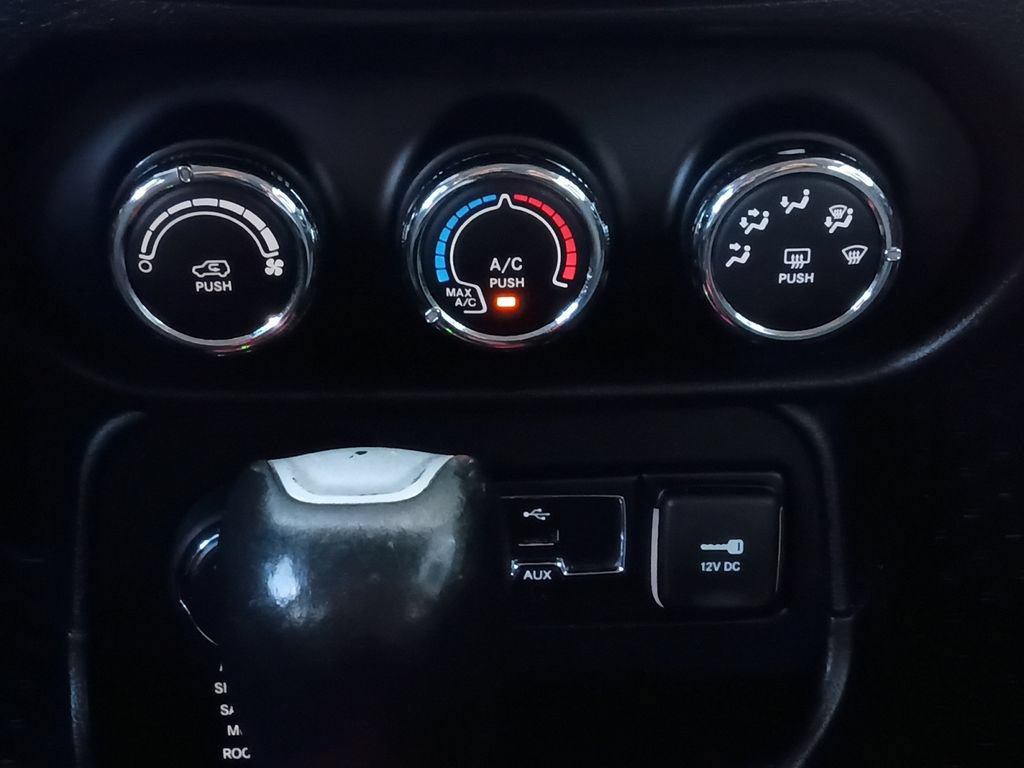 Used 2016 Jeep Renegade Trailhawk AWD/4WD image 4
